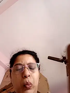 Snapshot of thanusi_2 chatting on September 2025 06:50:01 AM thanusi 2 online show from September 2025 06:50:01 AM