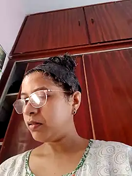 Snapshot of thanusi_2 chatting on October 2025 04:20:01 AM thanusi 2 online show from October 2025 04:20:01 AM