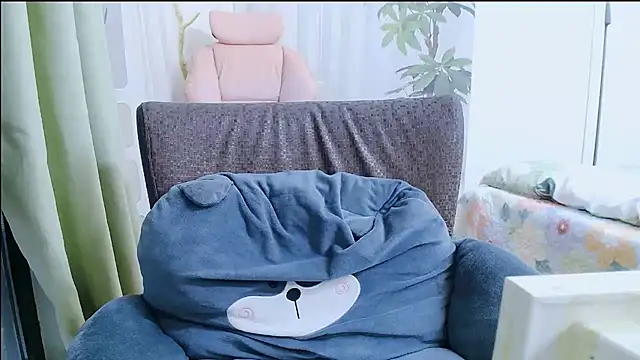 Snapshot of Winnie-01 chatting on May 2026 11:54:02 PM Winnie-01 online show from May 2026 11:54:02 PM