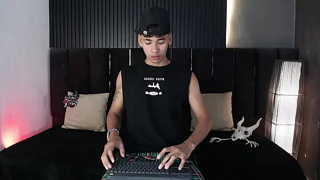 Snapshot of Dominic_ghost chatting on October 2025 08:31:01 PM Dominic ghost online show from October 2025 08:31:01 PM