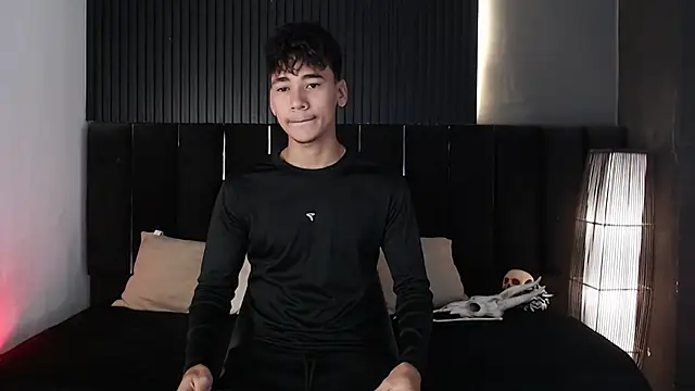 Snapshot of Dominic_ghost chatting on October 2025 10:06:02 PM Dominic ghost online show from October 2025 10:06:02 PM