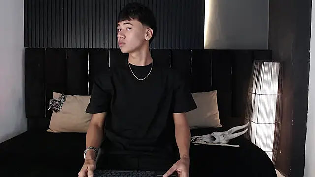 Snapshot of Dominic_ghost chatting on October 2025 12:36:02 AM Dominic ghost online show from October 2025 12:36:02 AM