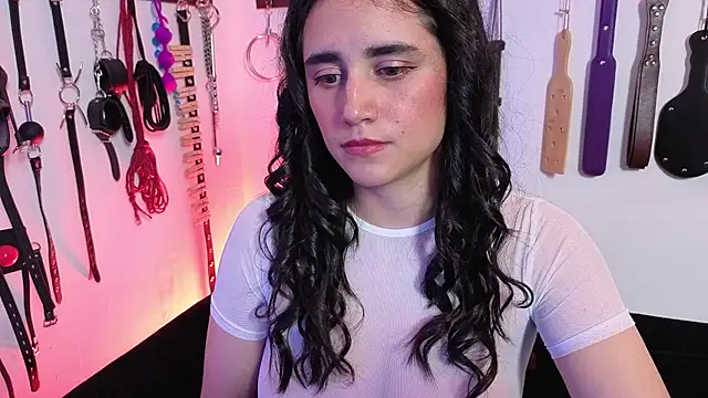 elowen halley1 online show from April 2026 07:01:01 PM