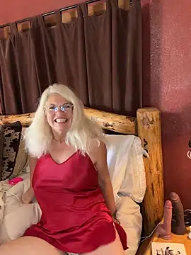 Snapshot of SubMissOlivia chatting on September 2025 04:00:01 PM SubMissOlivia online show from September 2025 04:00:01 PM