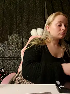 Snapshot of EmilyAngelUK chatting on December 2025 01:47:02 AM EmilyAngelUK online show from December 2025 01:47:02 AM