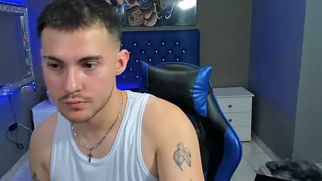 Snapshot of BrunoWalkerr chatting on September 2025 01:44:02 PM BrunoWalkerr online show from September 2025 01:44:02 PM