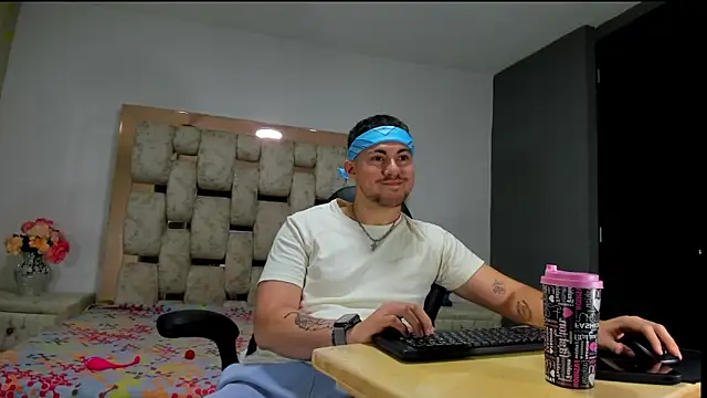 Snapshot of BrunoWalkerr chatting on September 2025 01:10:01 PM BrunoWalkerr online show from September 2025 01:10:01 PM