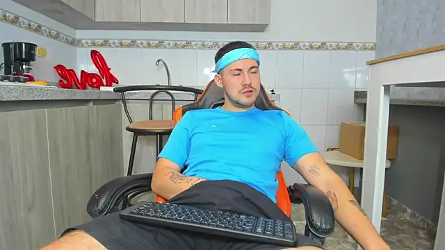 Snapshot of BrunoWalkerr chatting on September 2025 01:01:01 PM BrunoWalkerr online show from September 2025 01:01:01 PM