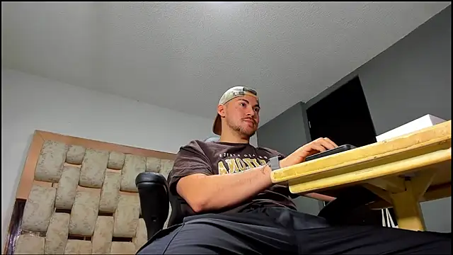 Snapshot of BrunoWalkerr chatting on September 2025 12:51:02 PM BrunoWalkerr online show from September 2025 12:51:02 PM