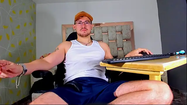 Snapshot of BrunoWalkerr chatting on October 2025 12:57:02 PM BrunoWalkerr online show from October 2025 12:57:02 PM