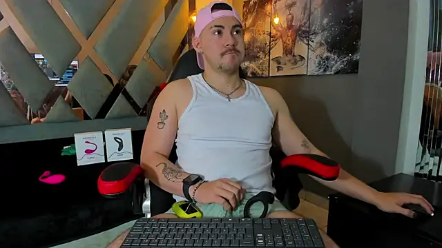 Snapshot of BrunoWalkerr chatting on October 2025 01:09:02 PM BrunoWalkerr online show from October 2025 01:09:02 PM