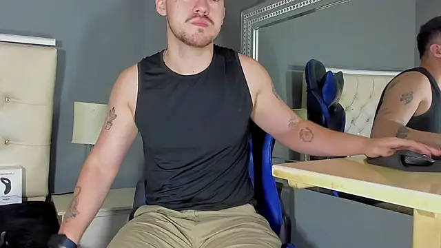 Snapshot of BrunoWalkerr chatting on October 2025 11:43:02 AM BrunoWalkerr online show from October 2025 11:43:02 AM