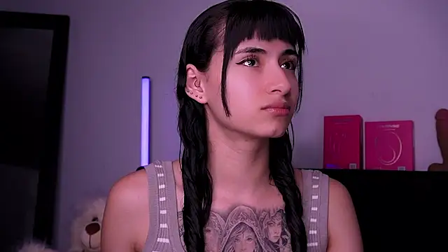 Snapshot of Alynn_Bri_ chatting on March 2026 03:33:02 AM Alynn Bri online show from March 2026 03:33:02 AM