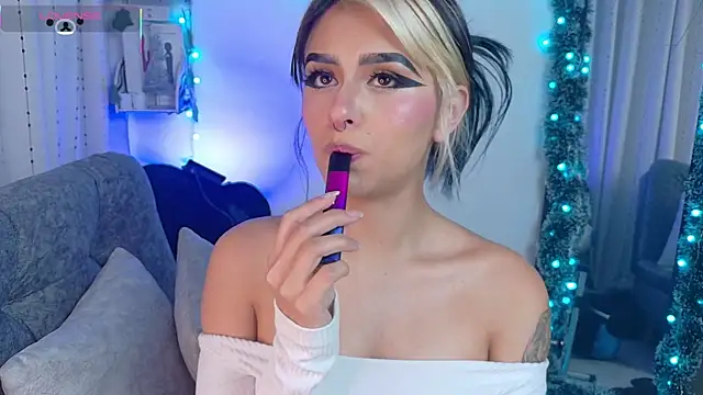 blue kitten online show from December 2025 05:02:01 AM