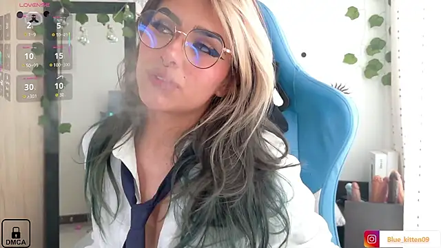 Snapshot of blue_kitten chatting on February 2026 10:11:02 PM blue kitten online show from February 2026 10:11:02 PM