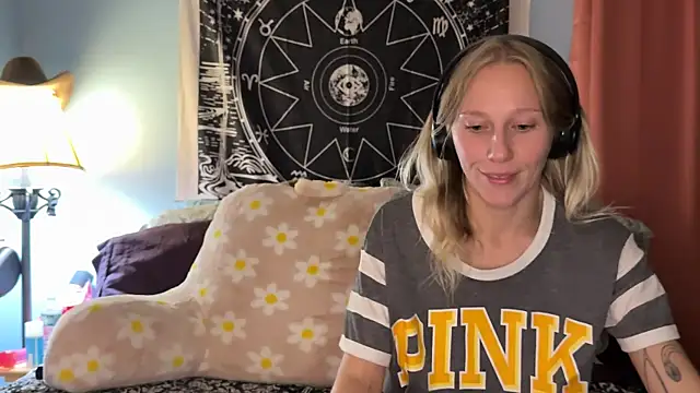 Snapshot of onlysunidreamss chatting on October 2025 02:22:02 AM onlysunidreamss online show from October 2025 02:22:02 AM