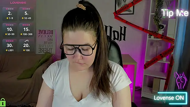 Snapshot of Tara_Torres chatting on October 2025 07:54:02 AM Tara Torres online show from October 2025 07:54:02 AM