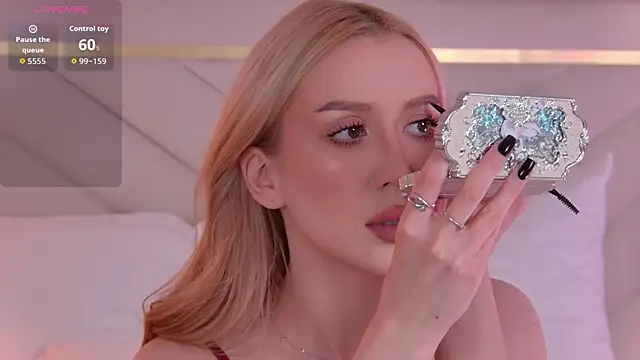 Snapshot of VelvetHell chatting on September 2025 03:40:01 AM VelvetHell online show from September 2025 03:40:01 AM