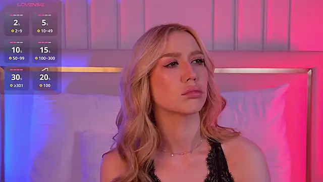 Snapshot of VelvetHell chatting on October 2025 03:37:02 AM VelvetHell online show from October 2025 03:37:02 AM