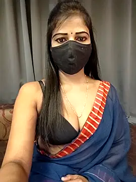 Snapshot of Misss-julli chatting on December 2025 03:01:02 AM Misss-julli online show from December 2025 03:01:02 AM