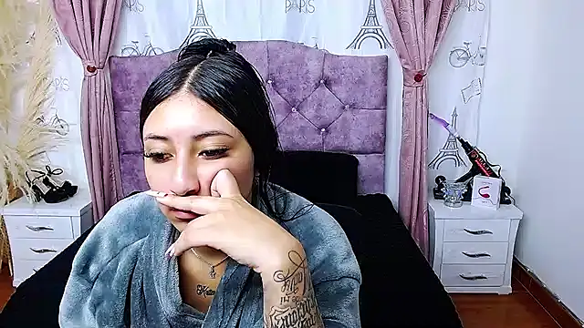 Snapshot of Wendy-13 chatting on October 2025 11:22:02 AM Wendy-13 online show from October 2025 11:22:02 AM