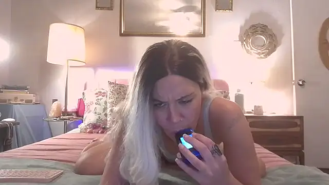 LilaDeliciousXX online show from October 2025 02:09:01 PM