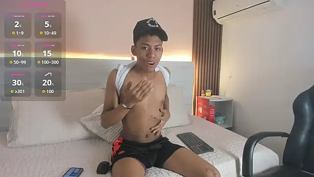 Brunette  boy online show from September 2025 03:39:01 AM