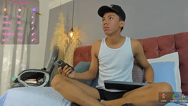 Brunette  boy online show from December 2025 03:34:02 AM