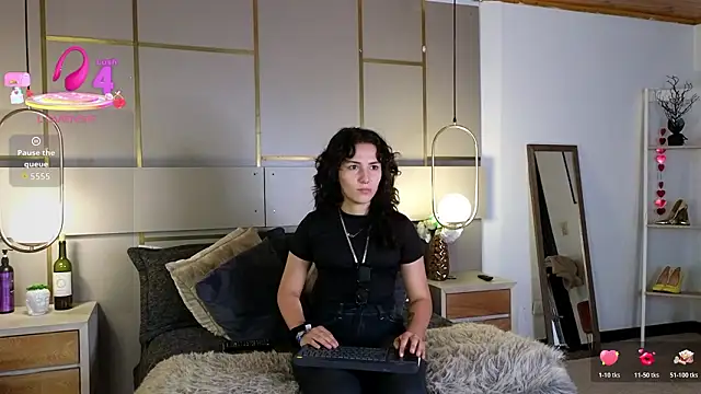 Snapshot of Lina_Montclair chatting on March 2026 09:09:01 PM Lina Montclair online show from March 2026 09:09:01 PM