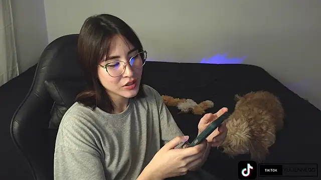 Snapshot of Yulienneg chatting on October 2025 11:25:02 PM Yulienneg online show from October 2025 11:25:02 PM