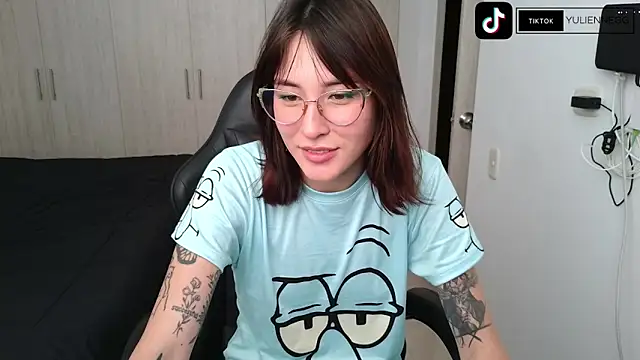 Snapshot of Yulienneg chatting on November 2025 07:48:02 PM Yulienneg online show from November 2025 07:48:02 PM