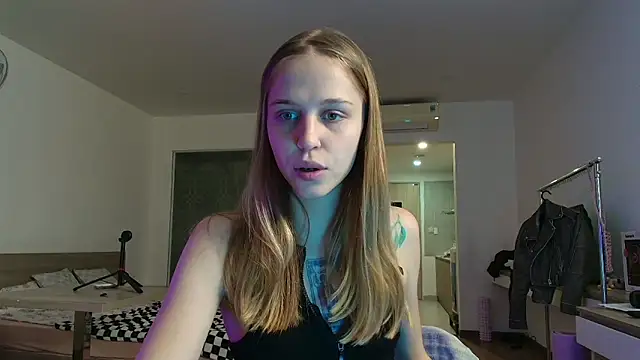 Snapshot of littlemolly11 chatting on September 2025 02:44:02 PM littlemolly11 online show from September 2025 02:44:02 PM