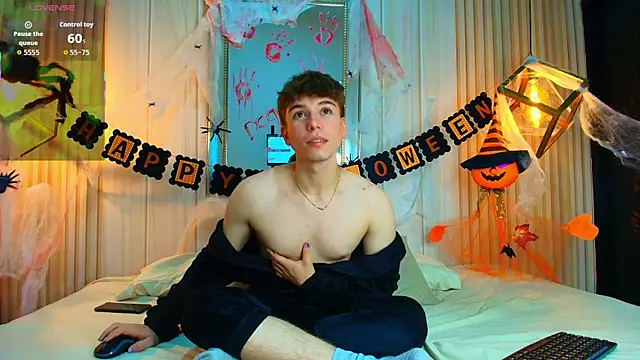 Snapshot of TaylerWhite chatting on October 2025 01:06:02 PM TaylerWhite online show from October 2025 01:06:02 PM