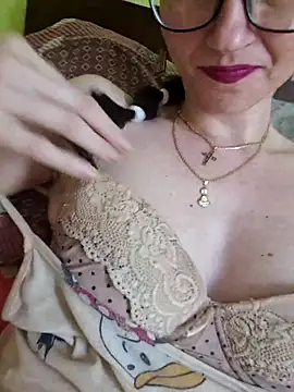 Snapshot of Linda_Hot13 chatting on October 2025 06:39:01 PM Linda Hot13 online show from October 2025 06:39:01 PM