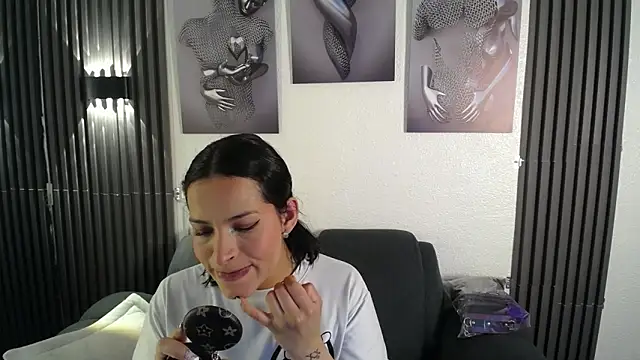 Snapshot of Mia_garcia28 chatting on October 2025 08:05:02 PM Mia garcia28 online show from October 2025 08:05:02 PM