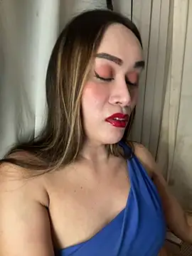 RomanticPearlTS online show from June 2026 02:00:01 AM