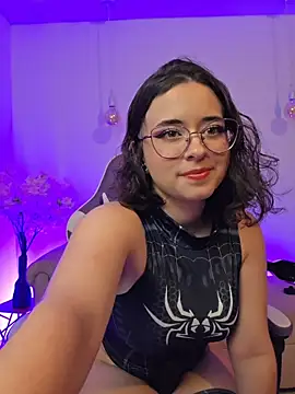 Snapshot of Mia_wee chatting on February 2026 07:21:02 PM Mia wee online show from February 2026 07:21:02 PM