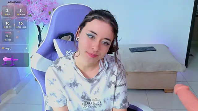 Snapshot of Mia_wee chatting on May 2026 03:39:01 PM Mia wee online show from May 2026 03:39:01 PM