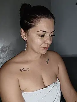LadyNora online show from June 2026 08:02:01 PM