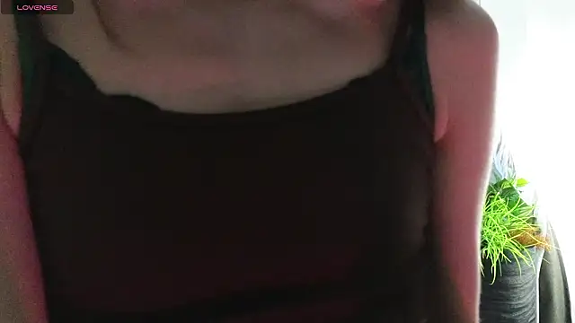 Snapshot of DebiHenks chatting on March 2026 05:05:01 PM DebiHenks online show from March 2026 05:05:01 PM