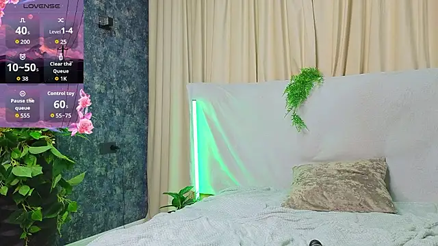 Snapshot of DebiHenks chatting on March 2026 05:28:01 PM DebiHenks online show from March 2026 05:28:01 PM