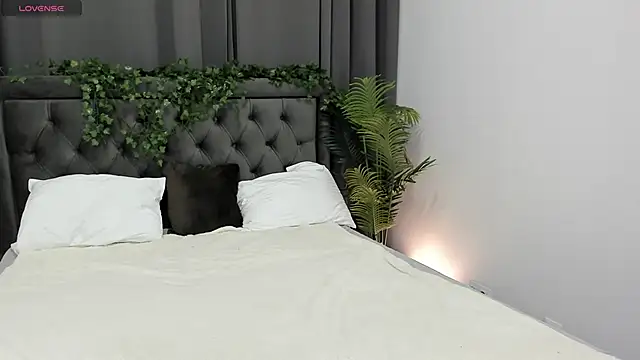 cute luucy online show from November 2025 02:44:02 AM