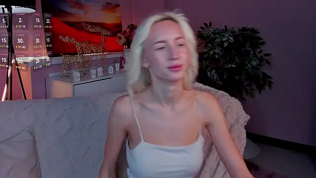 cute luucy online show from February 2026 04:06:01 AM