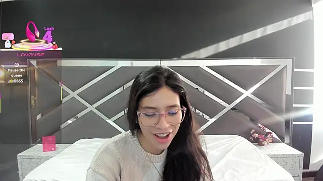 LyaScott online show from September 2025 11:43:02 AM