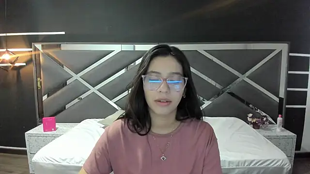 LyaScott online show from September 2025 11:43:01 AM
