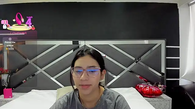 LyaScott online show from September 2025 11:33:01 AM