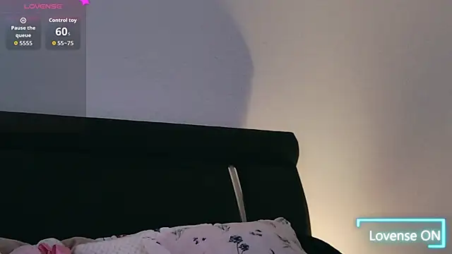 Snapshot of AuraPure chatting on November 2025 09:07:01 PM AuraPure online show from November 2025 09:07:01 PM