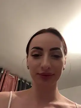 Snapshot of AuraPure chatting on December 2025 04:52:01 AM AuraPure online show from December 2025 04:52:01 AM