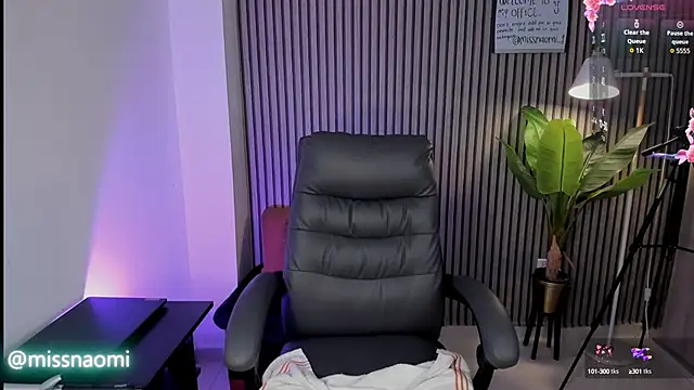 Missnaomi  online show from September 2025 01:32:02 AM