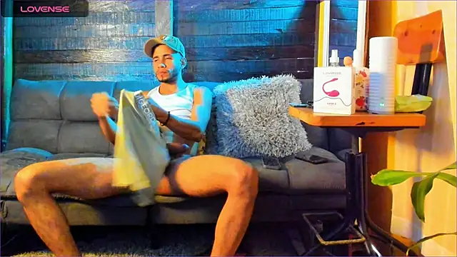 Snapshot of Alex_bigcock11_ chatting on September 2025 06:31:02 PM Alex bigcock11 online show from September 2025 06:31:02 PM